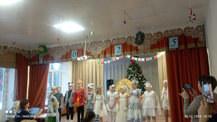 «Новогодние приключения» для учащихся 1-4 классов.