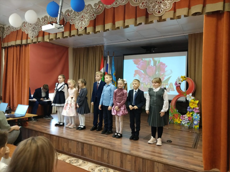 «О, женщина, тебя прекрасней нет!».